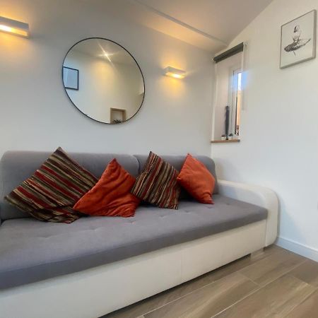 Lovely And Modern Studio Apartment. Borehamwood Exterior foto
