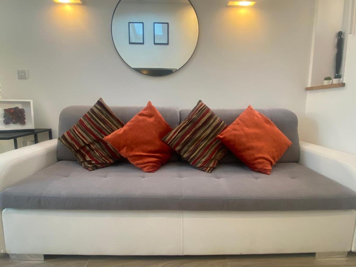 Lovely And Modern Studio Apartment. Borehamwood Exterior foto