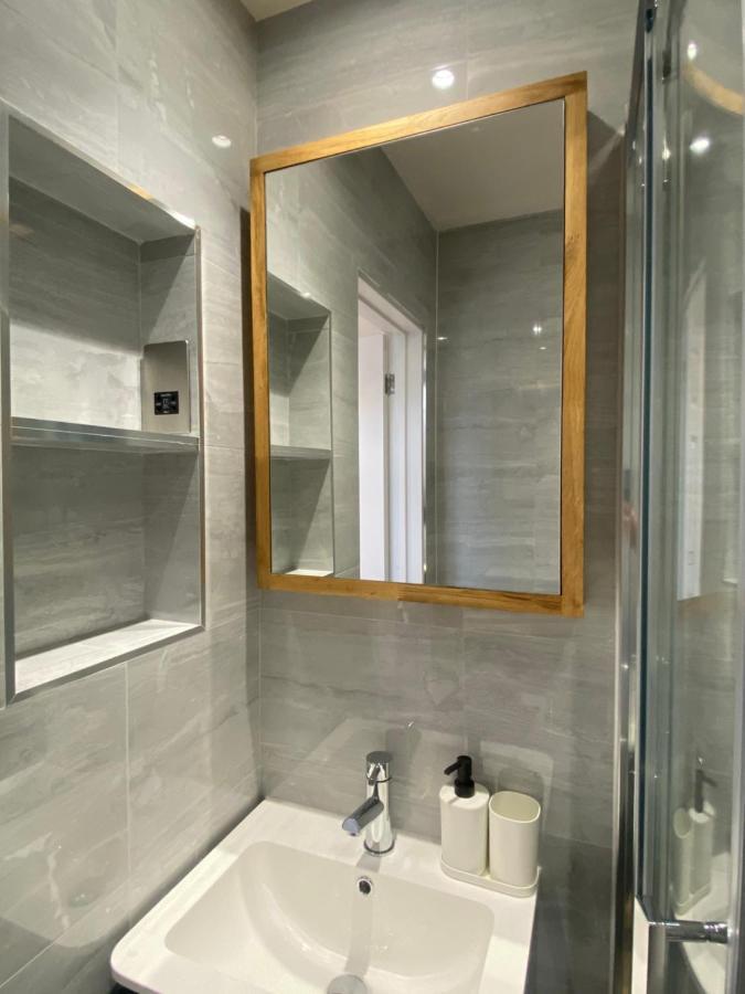 Lovely And Modern Studio Apartment. Borehamwood Exterior foto
