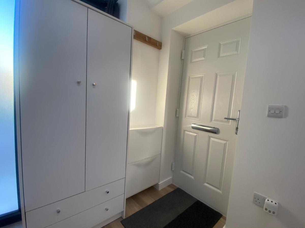 Lovely And Modern Studio Apartment. Borehamwood Exterior foto