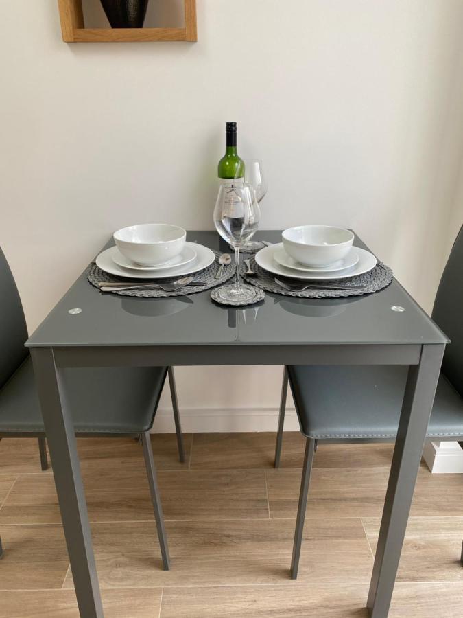 Lovely And Modern Studio Apartment. Borehamwood Exterior foto