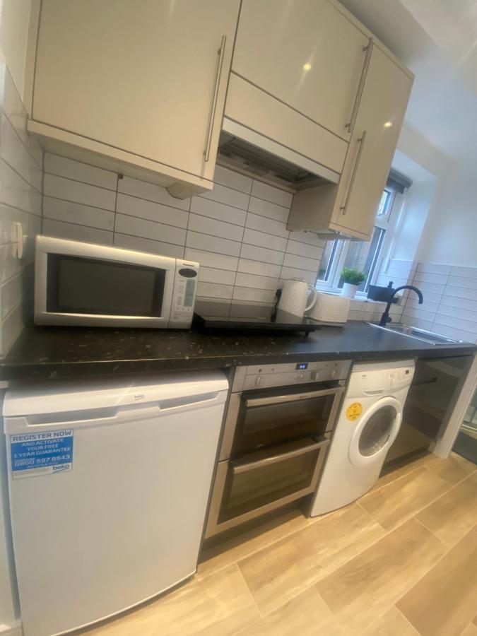 Lovely And Modern Studio Apartment. Borehamwood Exterior foto